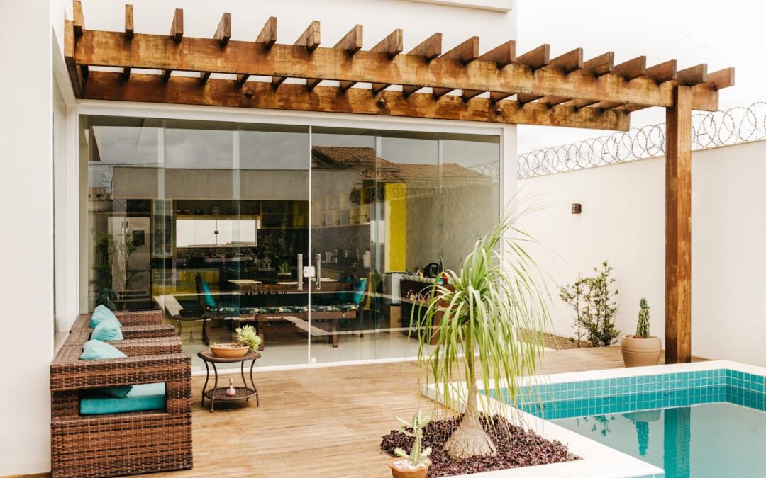 Pergola bioclimatique : gadget haut de gamme ou vrai confort au quotidien ?